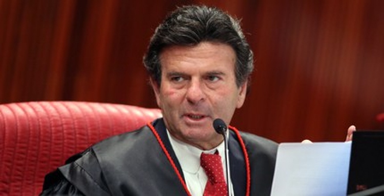 Deputado federal consulta TSE sobre reeleição de prefeito