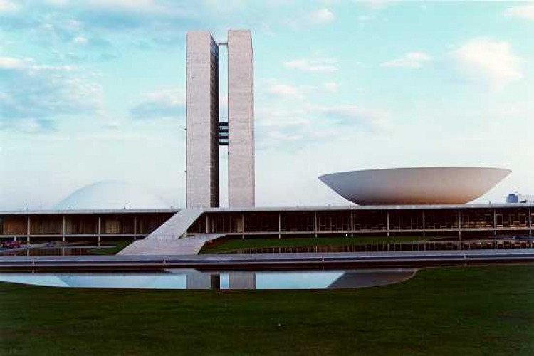 Mandato de seis anos para prefeitos e vereadores deve ser votado por Comissão