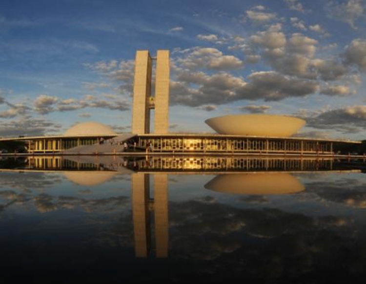 Projeto aumenta repasse do Fundeb para municípios que investirem no ensino de novas tecnologias